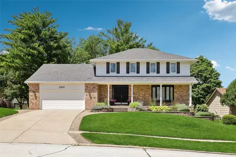 5201 Cody Dr, West Des Moines, IA 50265