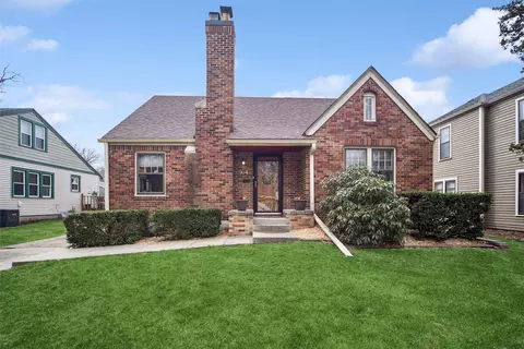 924 39th St, Des Moines, IA 50312