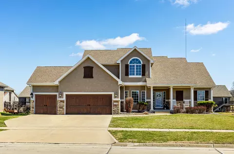 1737 Ashwood Dr SW, Altoona, IA 50009