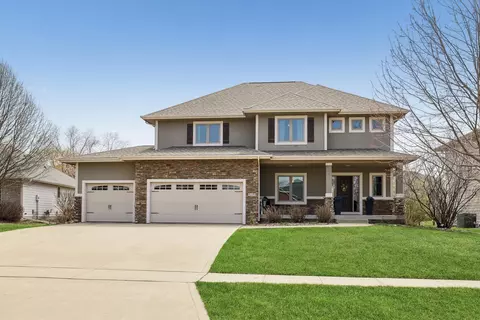 9600 Wickham Dr, Johnston, IA 50131