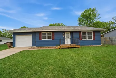708 11th Ave NW, Altoona, IA 50009