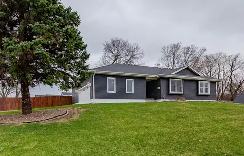 1515 S 5th St, Carlisle, IA 50047