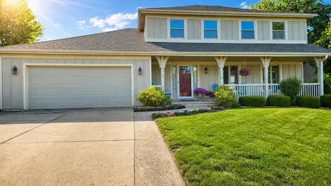 1574 NW 100th Pl, Clive, IA 50325