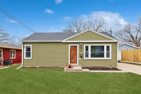 601 E 22nd St S, Newton, IA 50208