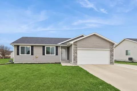 811 17th St SE, Altoona, IA 50009