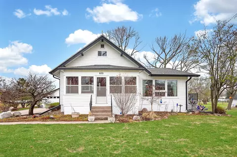 655 2nd St, Waukee, IA 50263