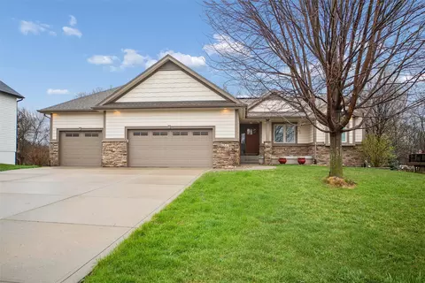 6927 NW 84th Ave, Johnston, IA 50131