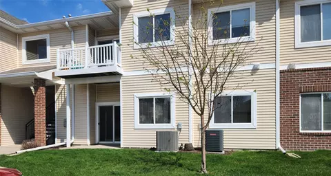 1740 SE La Grant Pkwy #23, Waukee, IA 50263