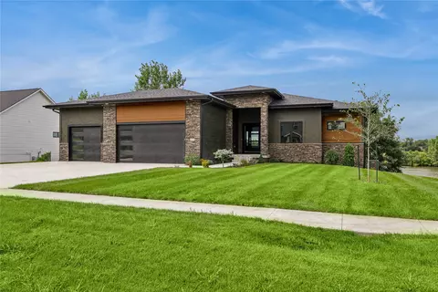 335 Chestnut St, De Soto, IA 50069