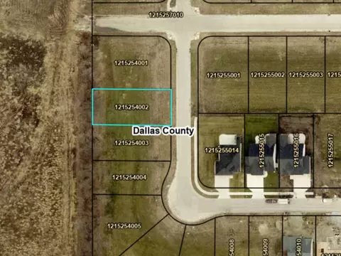 4918 176th St, Urbandale, IA 50322