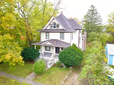 1517 Elm St, Grinnell, IA 50112