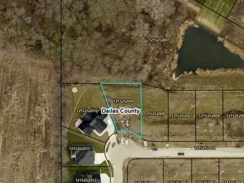 17543 N Valley Dr, Urbandale, IA 50322