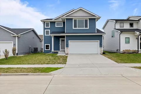 716 1st St NW, Bondurant, IA 50035