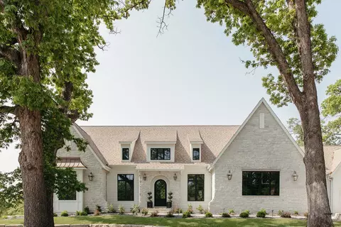 3618 Oakmont Ct, West Des Moines, IA 50265