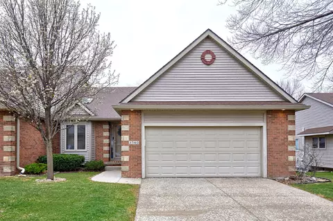 2360 NW 150th St, Clive, IA 50325