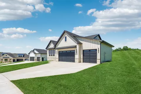 1608 N G St, Indianola, IA 50125