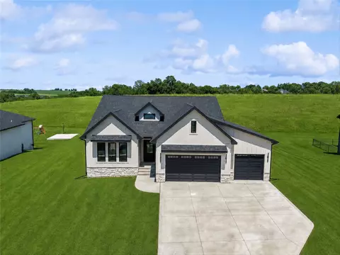 1608 N G St, Indianola, IA 50125