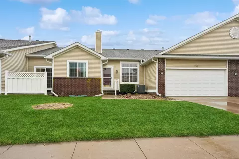 9508 Ironwood Ln, Johnston, IA 50131