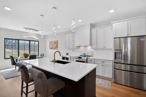 14147 Wilden Dr, Urbandale, IA 50323