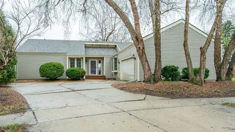 7900 Alpine Dr, Urbandale, IA 50322