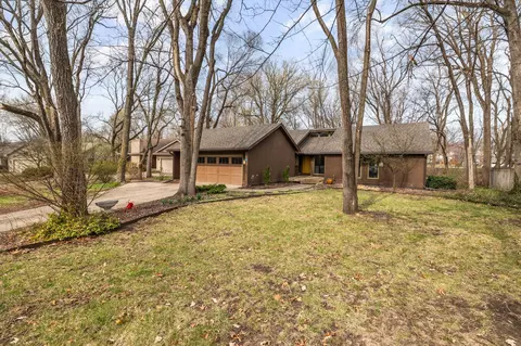 956 55th St, West Des Moines, IA 50266