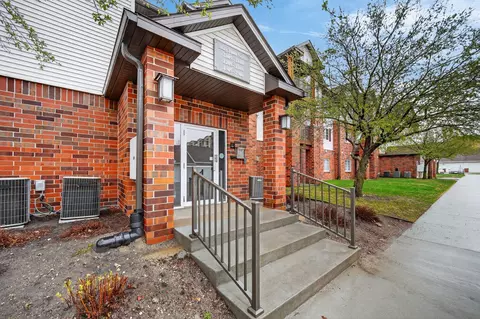 6440 Ep True Pkwy #2106, West Des Moines, IA 50266