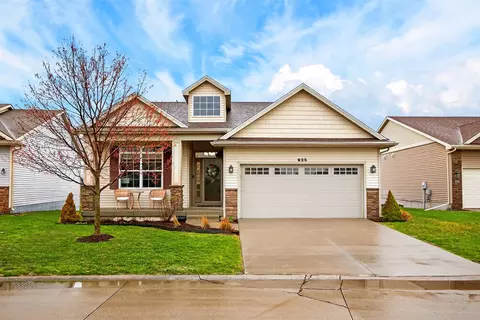 925 S 90th St, West Des Moines, IA 50266