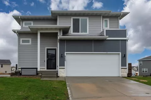 800 NE 14th St, Grimes, IA 50111