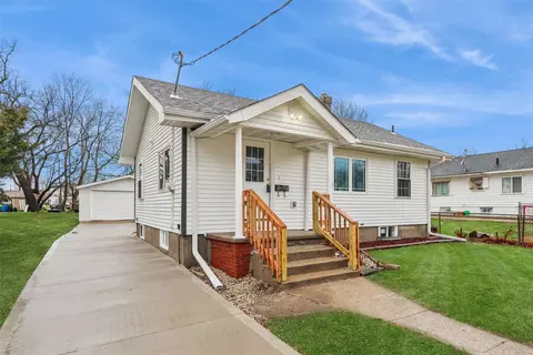 1929 Burson St, Des Moines, IA 50316