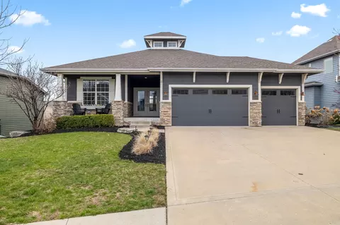 16837 Prairie Dr, Clive, IA 50325