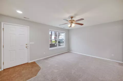 9125 Greenspire Dr #114, West Des Moines, IA 50266