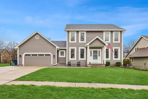 9114 Iltis Dr, Urbandale, IA 50322