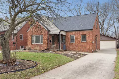2524 Raymond Dr, Des Moines, IA 50310