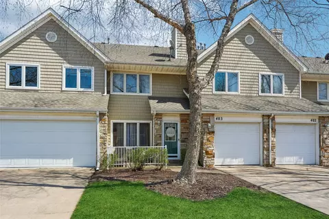 811 Burr Oaks Dr #403, West Des Moines, IA 50266