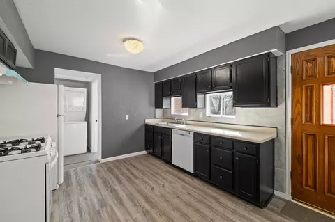 1271 E 36th St, Des Moines, IA 50317