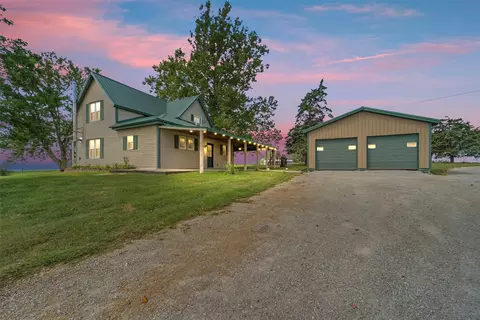 2297 155th Pl, Knoxville, IA 50138