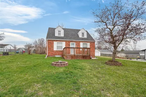 2325 E 41st St, Des Moines, IA 50317