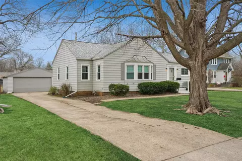 2729 49th St, Des Moines, IA 50310