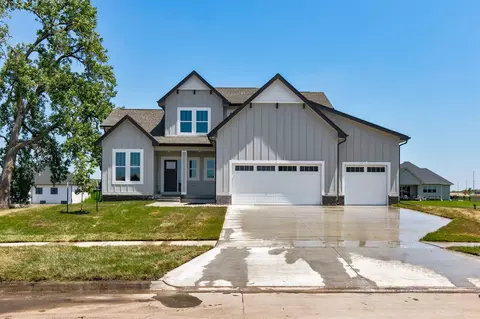 1910 NE Pine Lake Cir, Ankeny, IA 50021