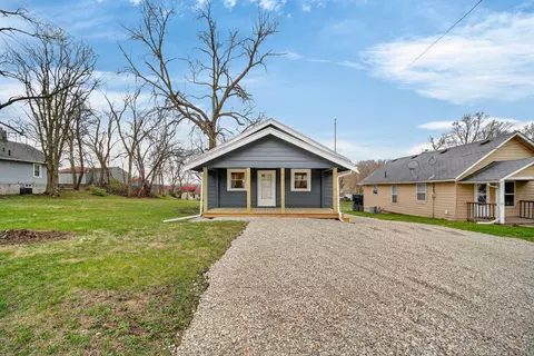 910 Lewis Ave, Des Moines, IA 50315