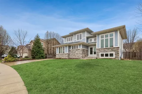 2872 Buena Vista Dr, Clive, IA 50325