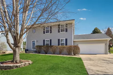 1815 NW 90th St, Clive, IA 50325