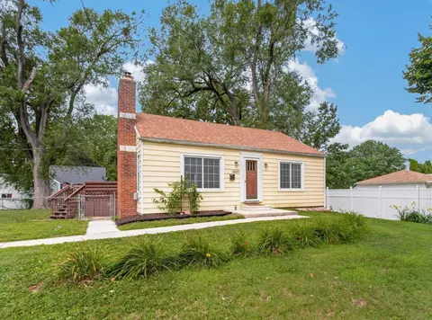 3200 47th St, Des Moines, IA 50310