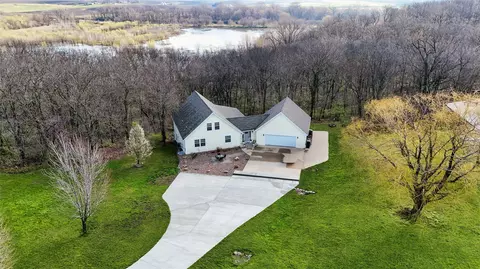 2279 Dakota Wood Dr, Pella, IA 50219