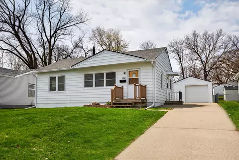 1416 62nd St, Des Moines, IA 50311