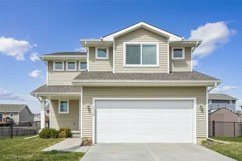 2310 Windcrest Dr, Granger, IA 50109