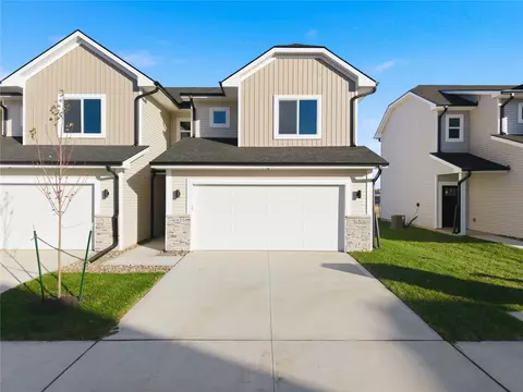 6925 Poppy Ct, Johnston, IA 50131