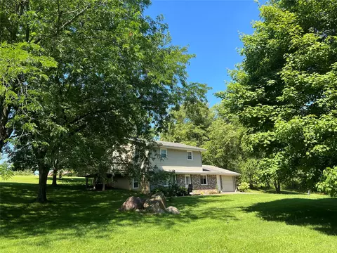 2724 Hiatt Apple Trl, Peru, IA 50222