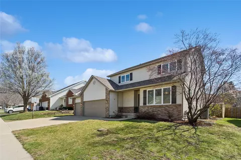 3409 Brook View Dr, Des Moines, IA 50317