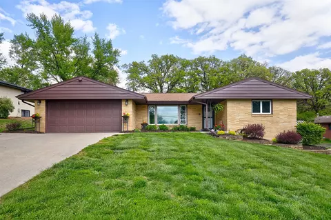 6735 NW Timberline Dr, Des Moines, IA 50313
